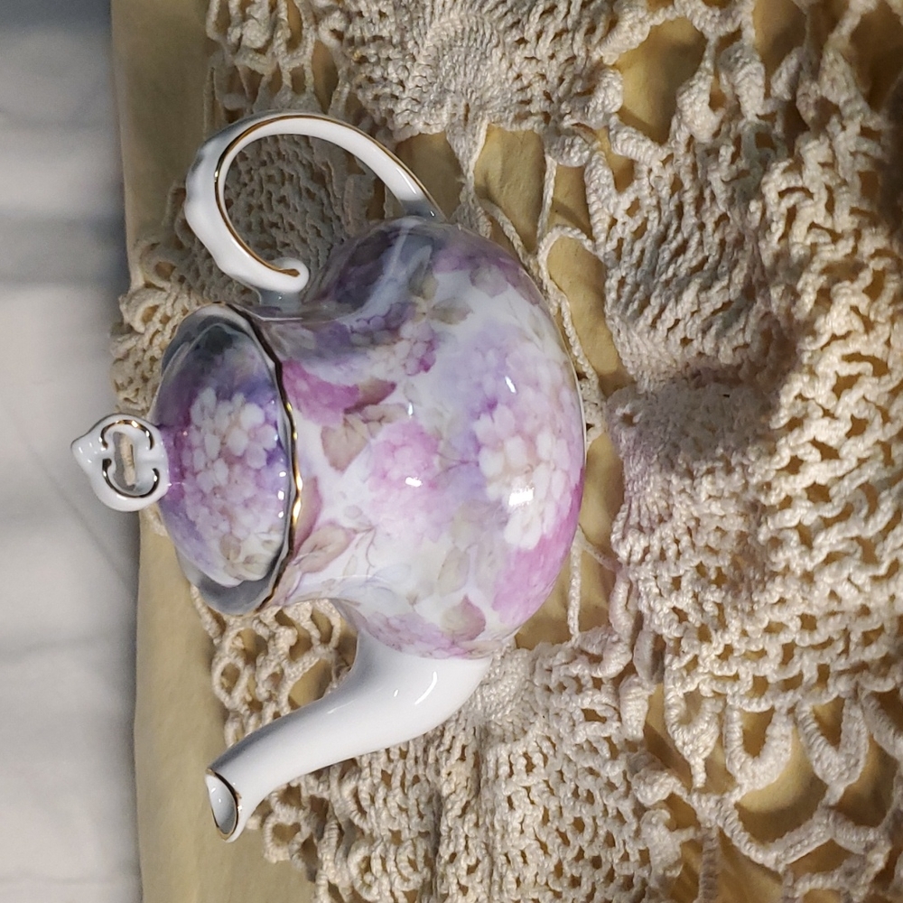 floral teapot.
